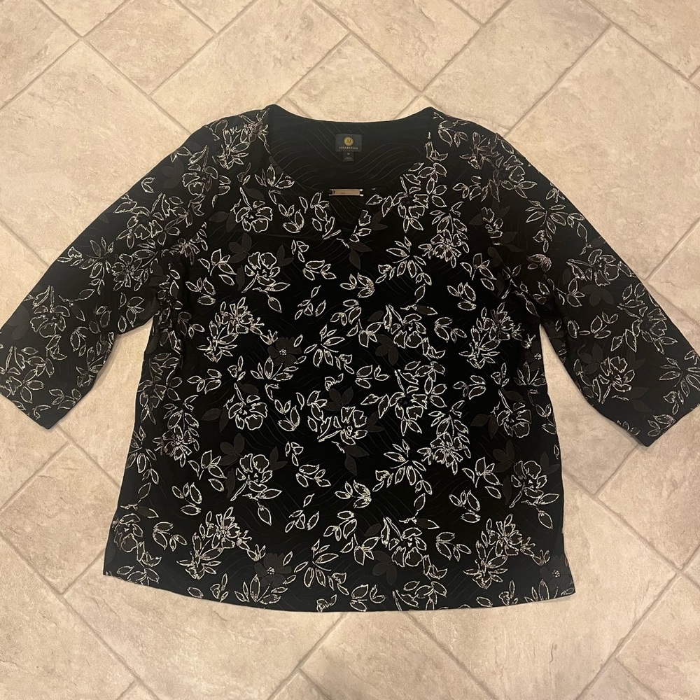 JM Collection women’s 2x black shirt top with metallic gold floral design